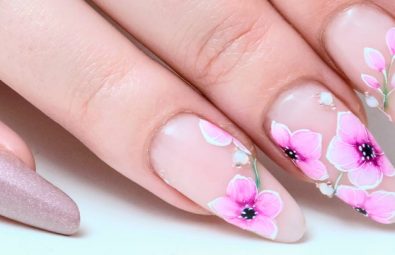delicate-floral-nail-designs